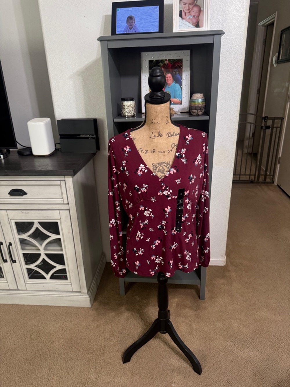 Banana Republic Burgundy Floral V-Neck Long Sleeve Top size M
